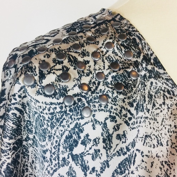 Collective Concept Black Gray Mandala Peasant Top - Picture 6 of 8